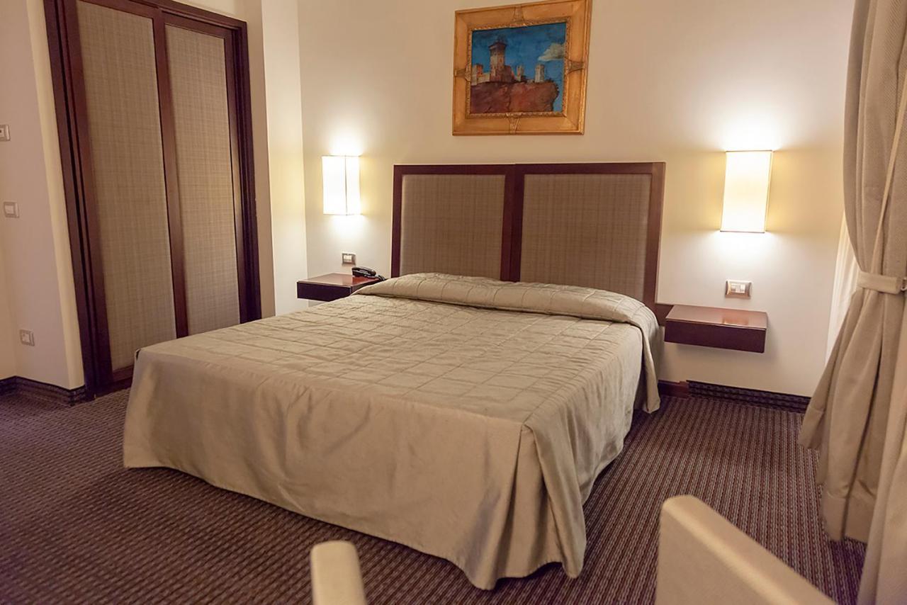 Hotel Dei Gonzaga Reggiolo ภายนอก รูปภาพ
